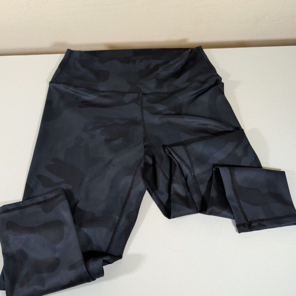 Lululemon High-Rise Camo Leggings - Size 8 - Black/Deep Coal Camo
